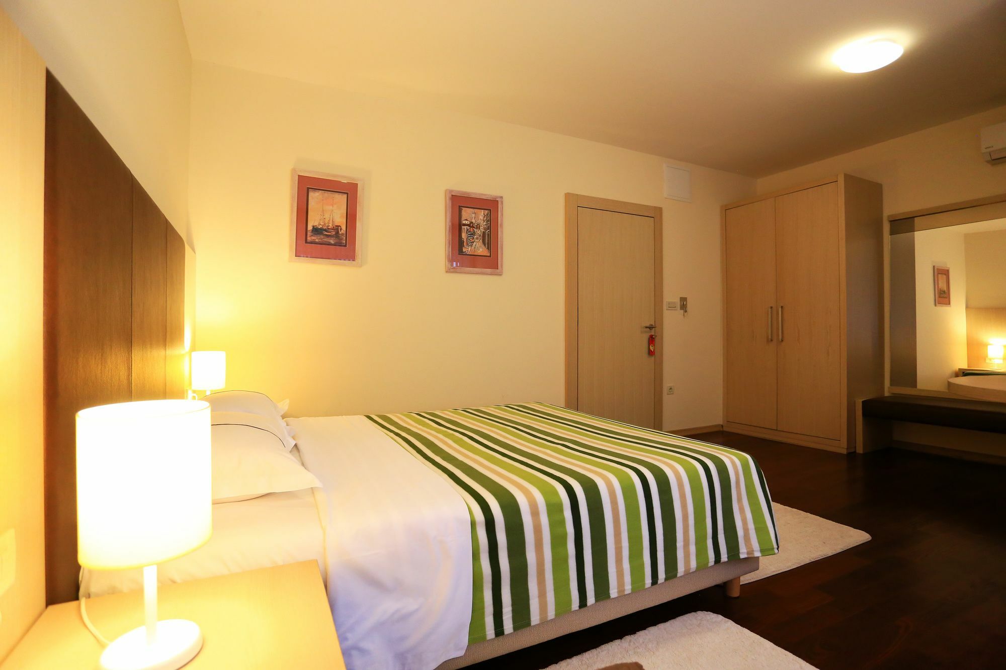 Scallop Rooms Self Check-In Zadar Bagian luar foto